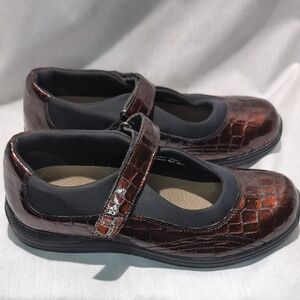 Drew Active Rose Crocodile Pattern Mary Jane's‎ Women's Shoe Size 8.5
